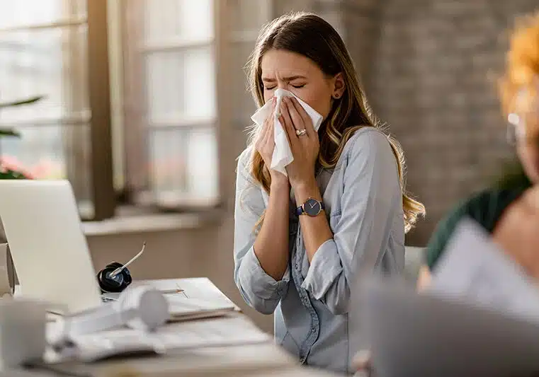 Allergiás tünetek – tüsszögés és orrfolyás